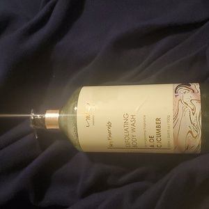 Exfoliating Body Wash Aloe Cucumber